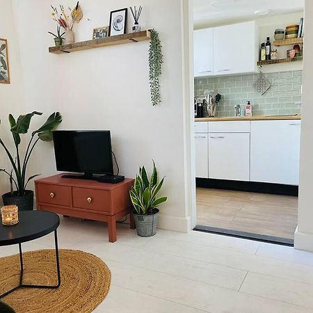 The Birdhouse, Tiny Home Close To The Beach Noordwijk Εξωτερικό φωτογραφία