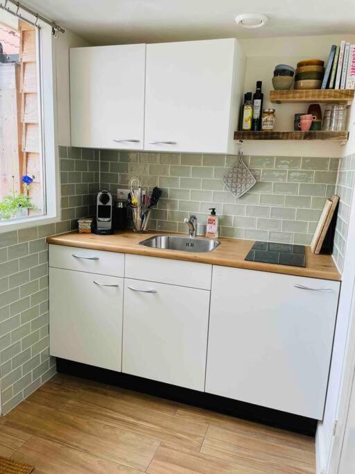 The Birdhouse, Tiny Home Close To The Beach Noordwijk Εξωτερικό φωτογραφία